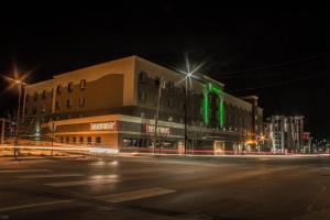 holiday inn omaha downtown waterpark by ihg
