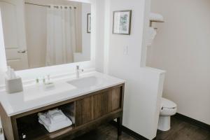 holiday inn omaha downtown waterpark by ihg