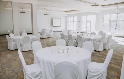 holiday inn omaha downtown waterpark by ihg