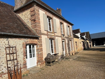 Lodges De La Ferme De La Chaise,32 Route De La Noé Vicaire,0 star