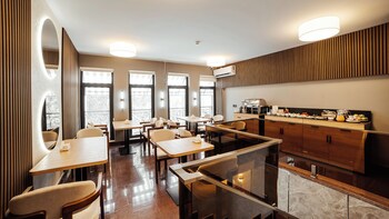 White Breeze Hotel,,3 star