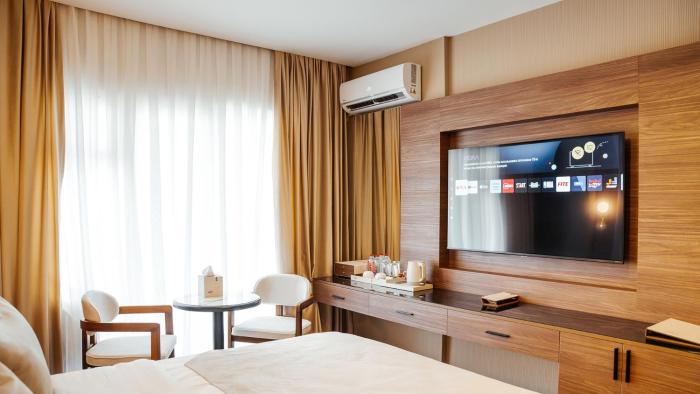 white breeze hotel