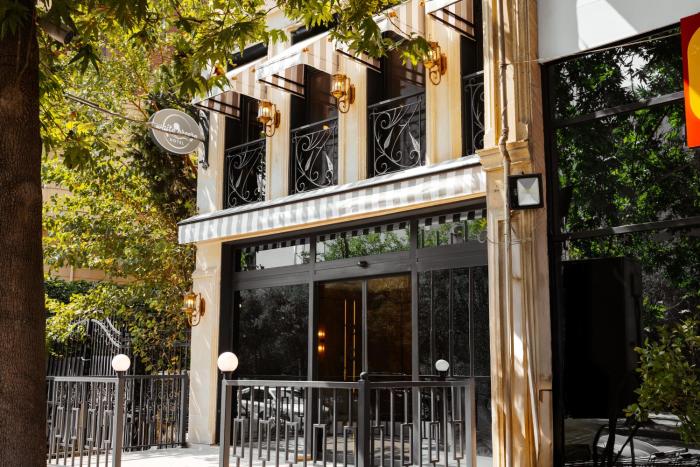 white breeze hotel