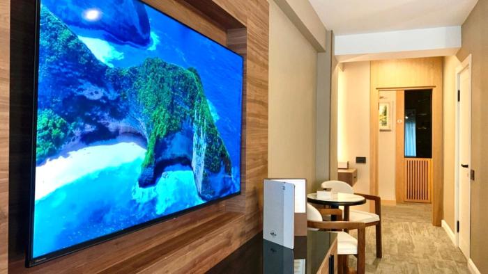 white breeze hotel