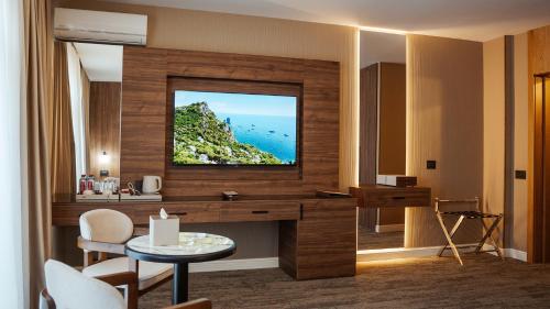 white breeze hotel
