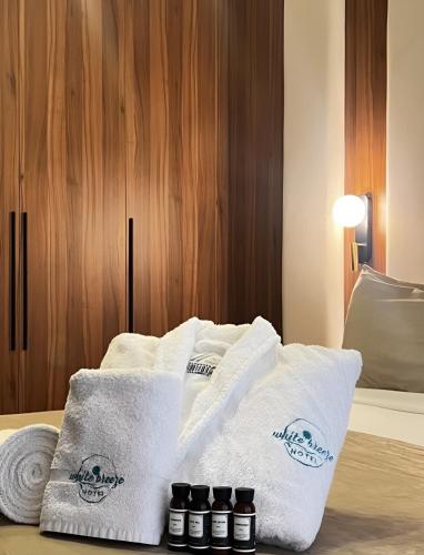 white breeze hotel