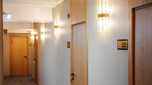 white breeze hotel