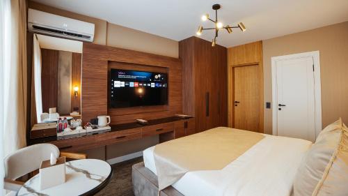 white breeze hotel