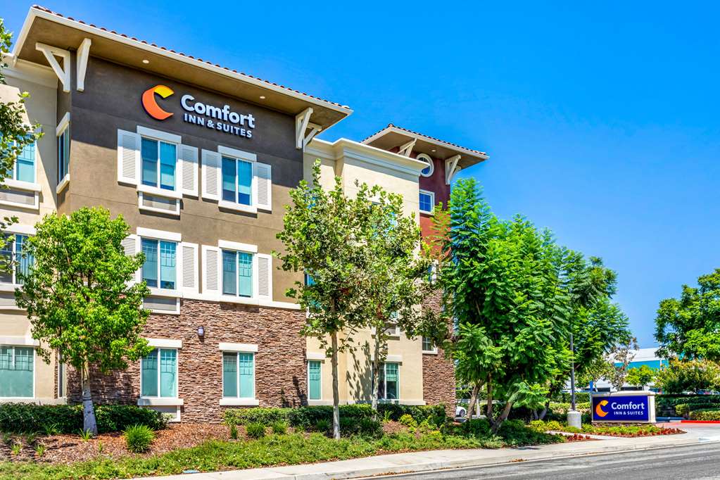 comfort inn and suites near ontario airport