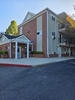 Stay Lodge Woodstock,106 Woodpark Blvd,0 star