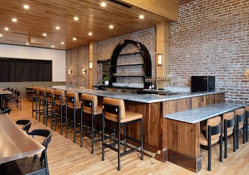 Lightwell Hotel & Spa,201 Cascade Ave,3 star