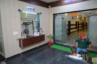 hotel moon near bus stand panipat