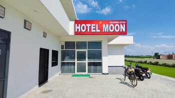 hotel moon near bus stand panipat