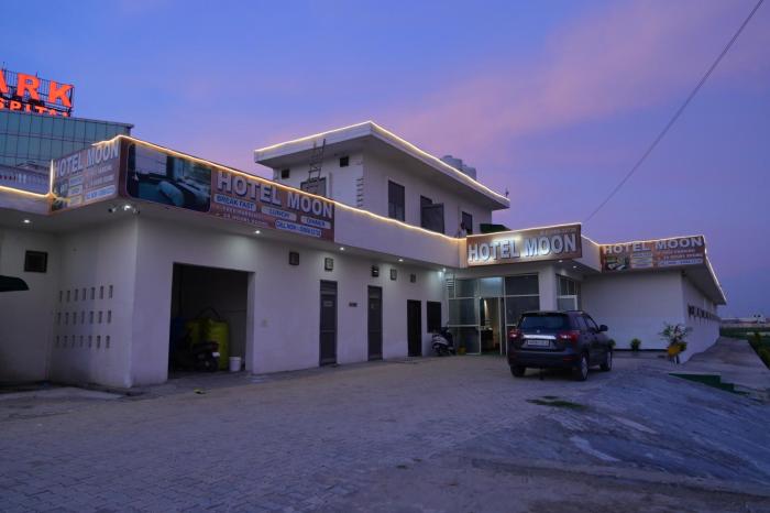 hotel moon near bus stand panipat