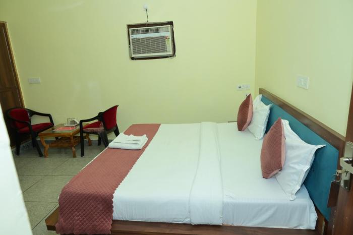 hotel moon near bus stand panipat