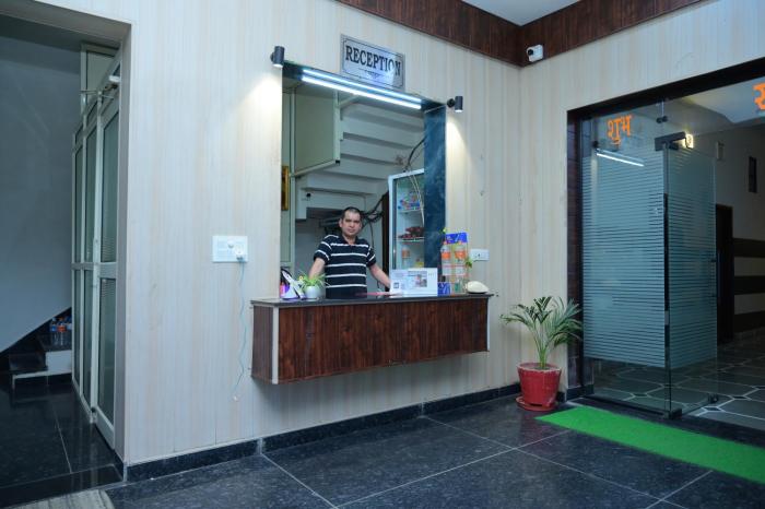 hotel moon near bus stand panipat