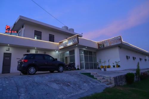 Hotel Moon -Near Bus Stand Panipat,,2 star