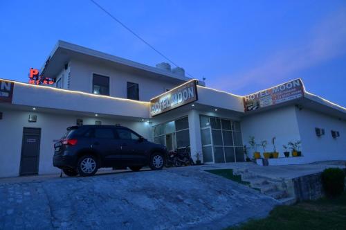 Hotel Moon -Near Bus Stand Panipat,,2 star