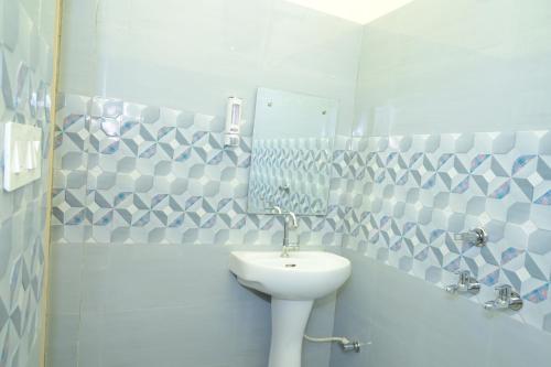 hotel moon near bus stand panipat