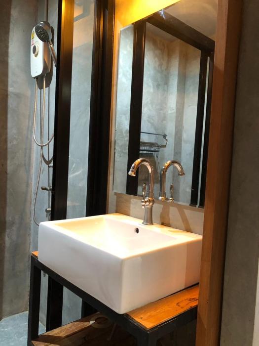 sukhum rajamangala phatthanakan rooms