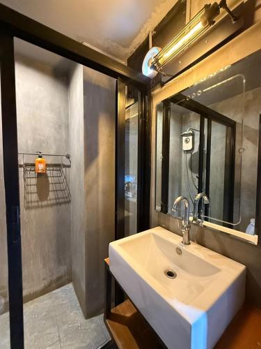 sukhum rajamangala phatthanakan rooms