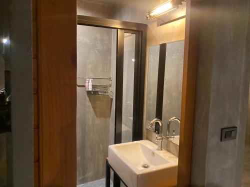 sukhum rajamangala phatthanakan rooms