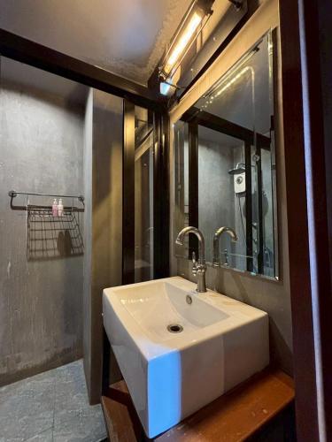 sukhum rajamangala phatthanakan rooms