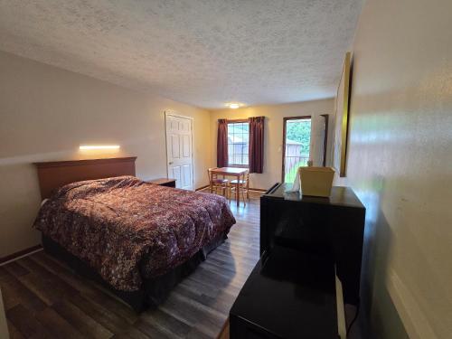 Deerfield Lodge,,2 star