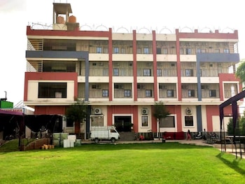 Krishan Bhavan And Events,,2 star