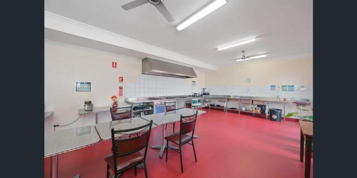 emu backpackers perth note valid passport required for check in