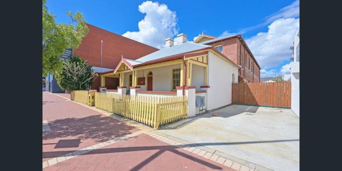 emu backpackers perth note valid passport required for check in