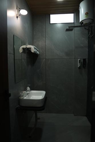 govind palace restaurant and resort