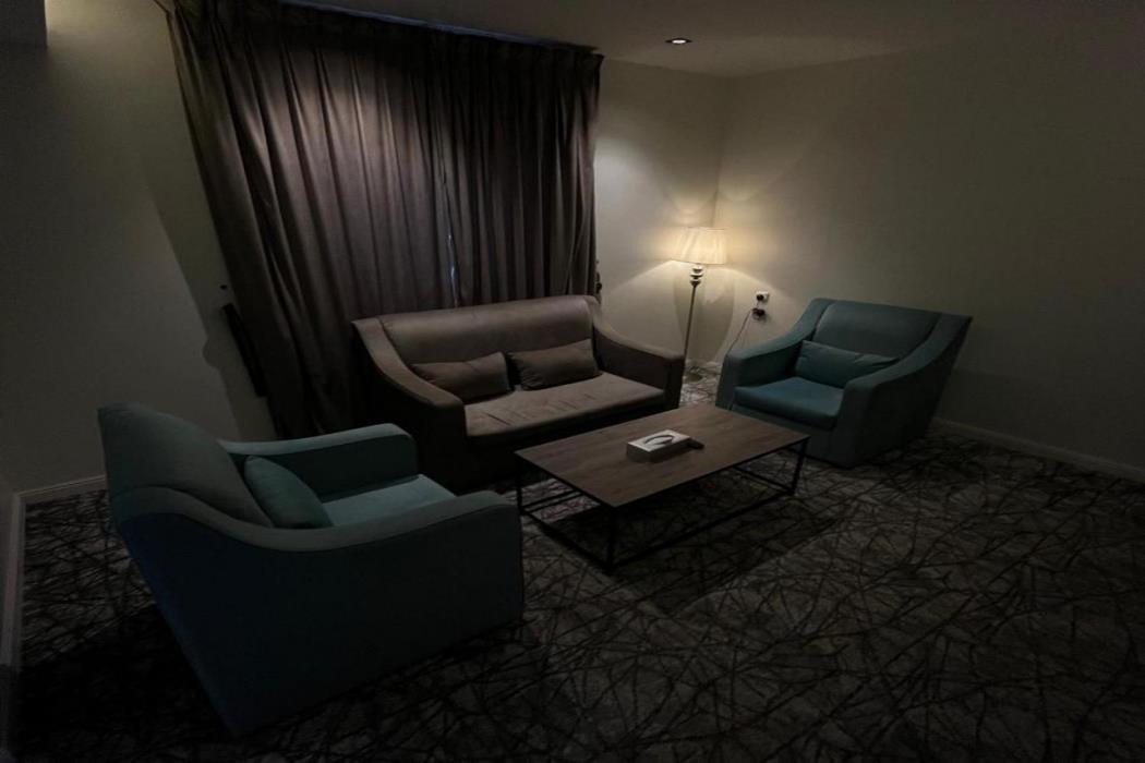 seven garden hotel airport