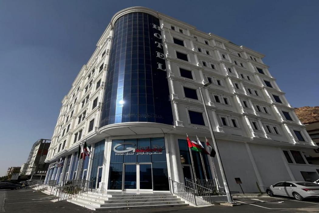seven garden hotel airport