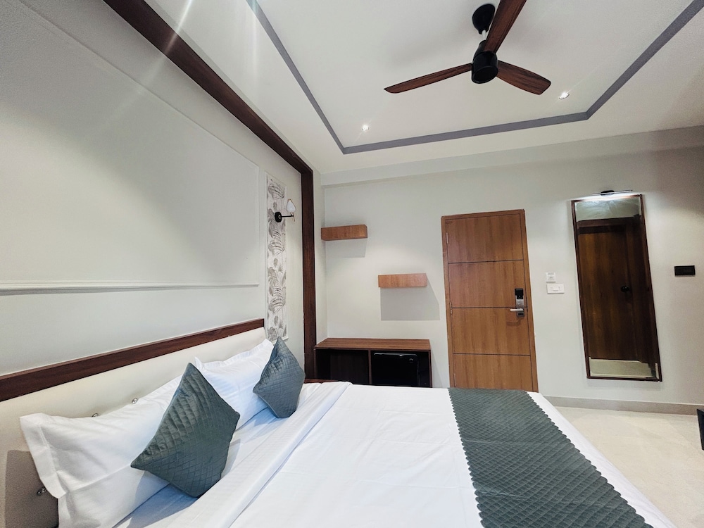 twenty three urban square madhapur