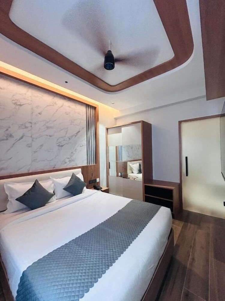 twenty three urban square madhapur