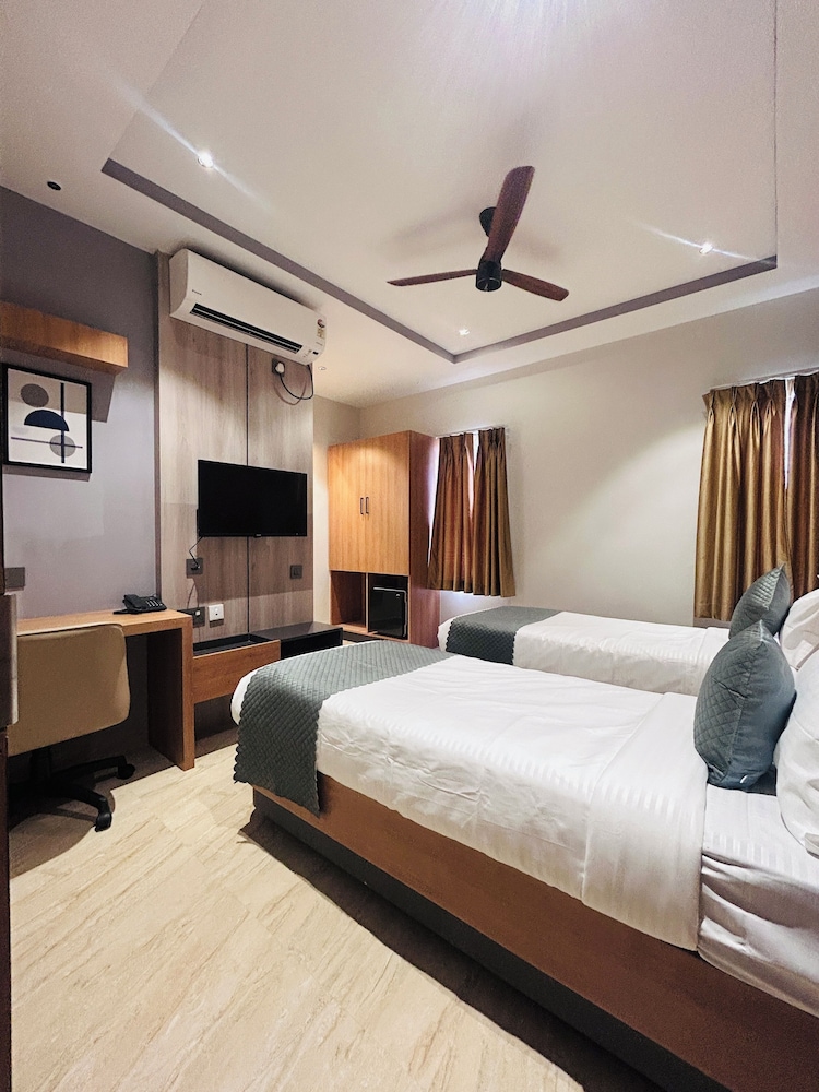 twenty three urban square madhapur