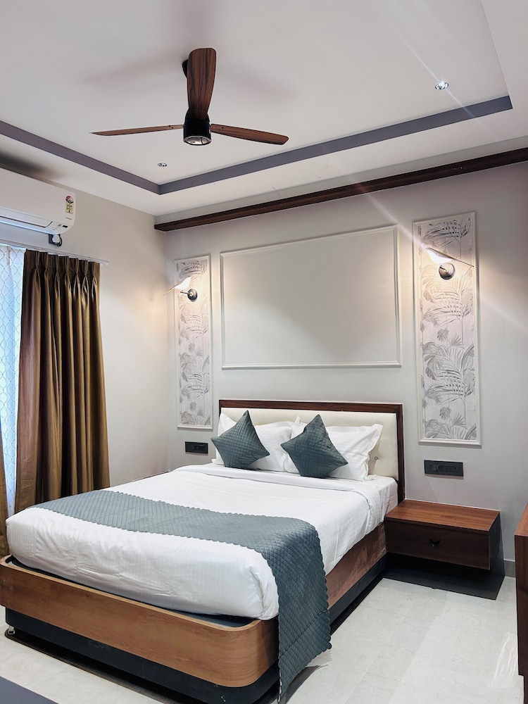 twenty three urban square madhapur