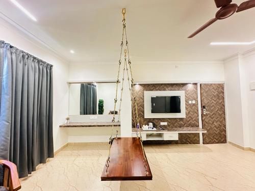 Shambhavi Hotel & Convention Centre,,2 star