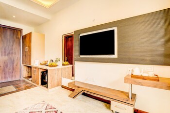 alaya stays serene woods hotel near mall road