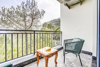 alaya stays serene woods hotel near mall road