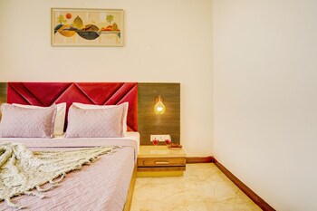 alaya stays serene woods hotel near mall road