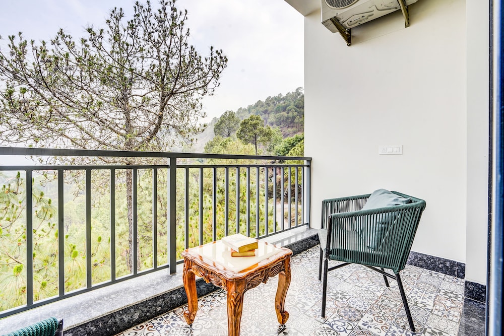 alaya stays serene woods hotel near mall road