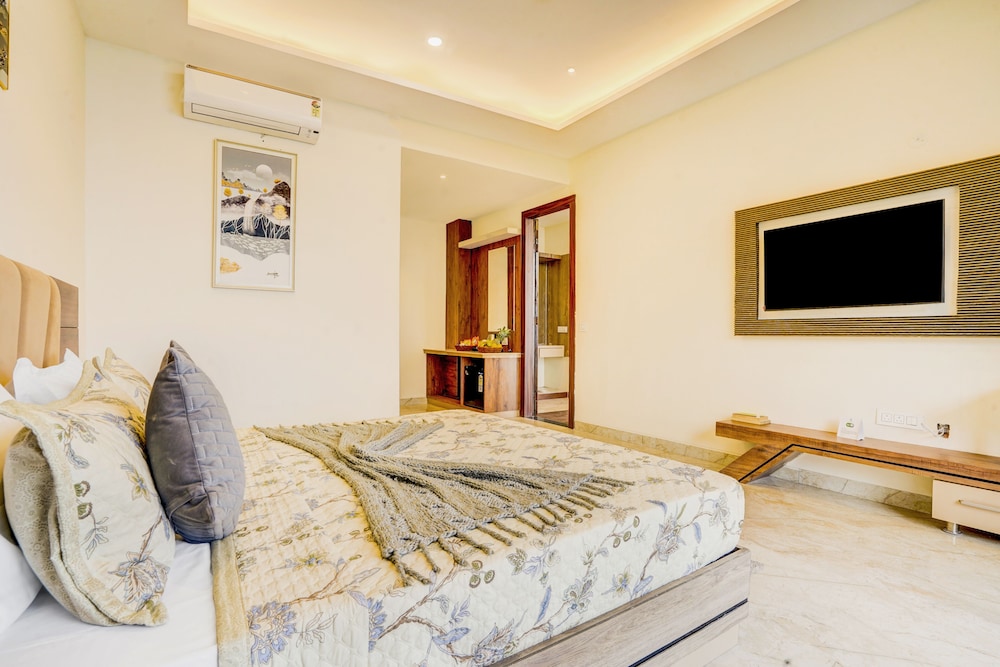 alaya stays serene woods hotel near mall road