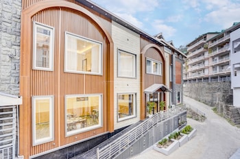 alaya stays serene woods hotel near mall road