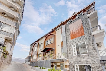 alaya stays serene woods hotel near mall road