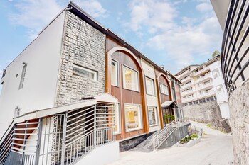 alaya stays serene woods hotel near mall road