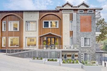 alaya stays serene woods hotel near mall road