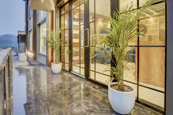 alaya stays serene woods hotel near mall road