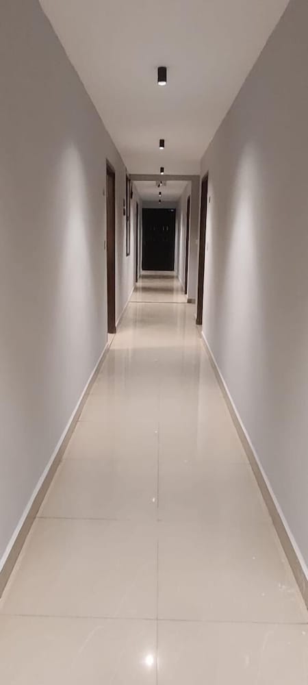 five stones by earth hotel ekkatuthangal guindy